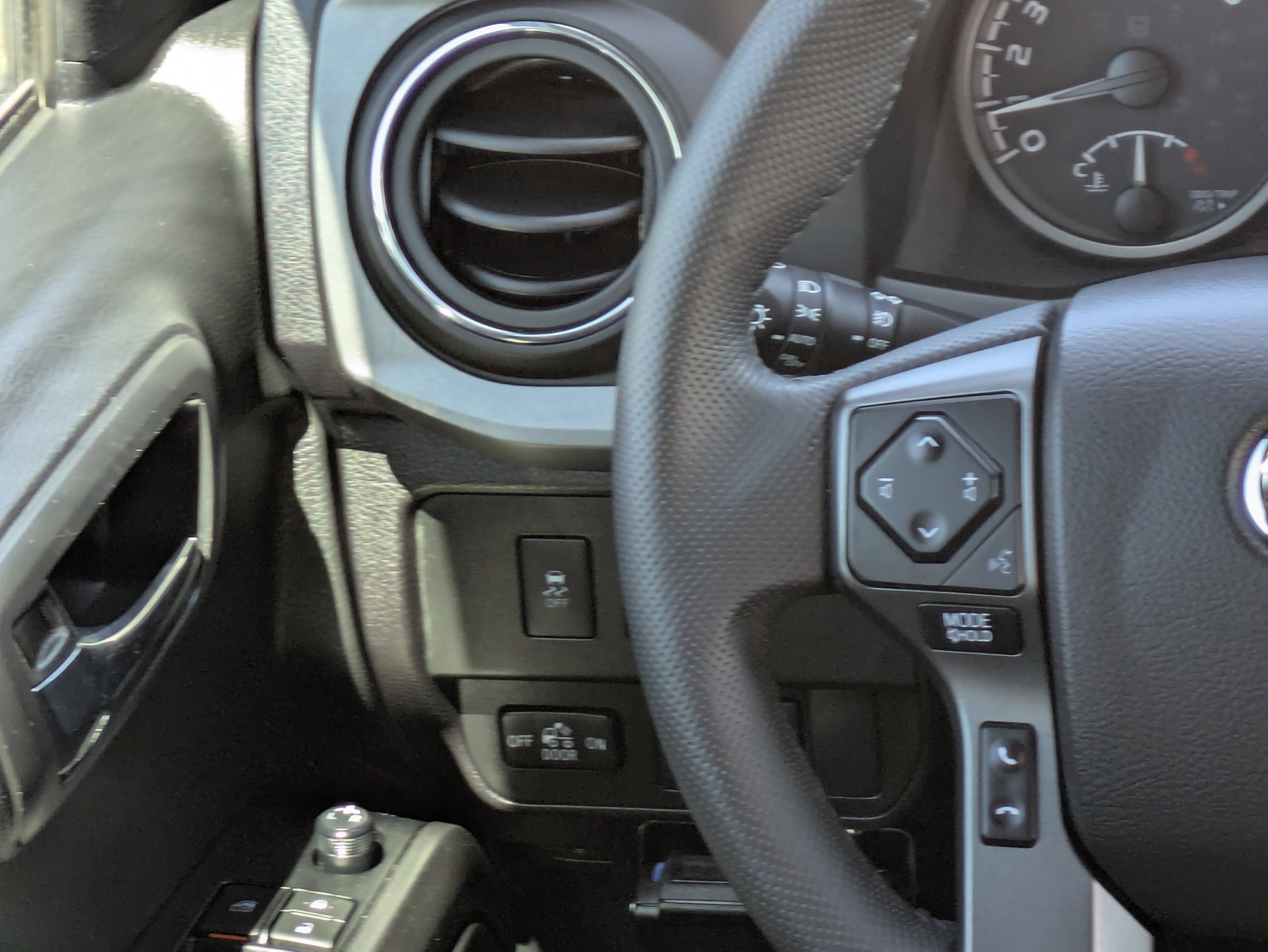 2023 Toyota Tacoma TRD Off-Road photo 3