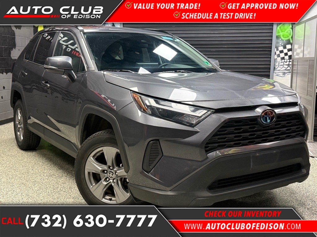 2024 Toyota RAV4 XLE's photo