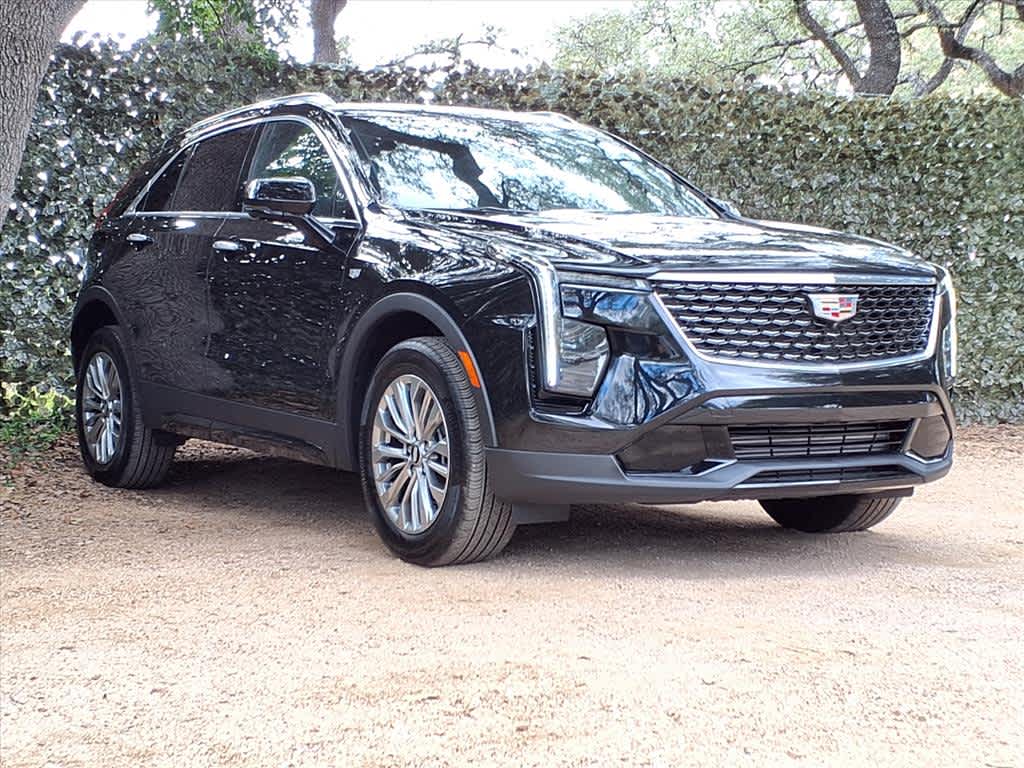 2024 Cadillac XT4 Premium Luxury photo 3