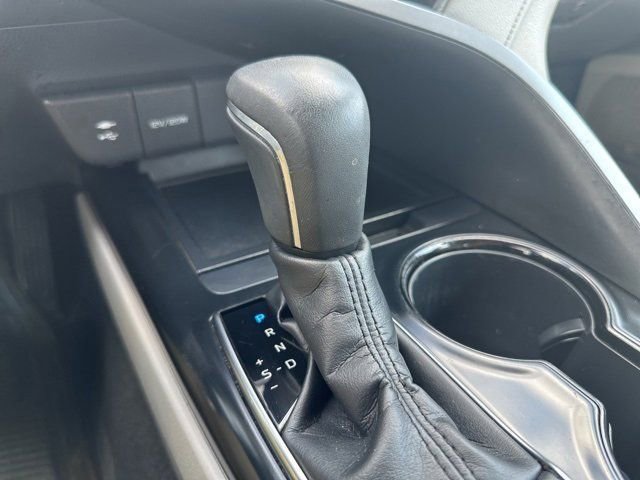 2019 Toyota Camry SE photo 9