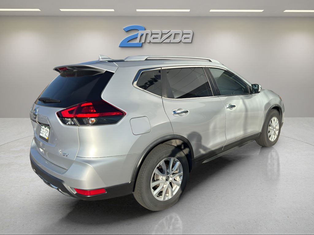 2018 Nissan Rogue SV photo 4