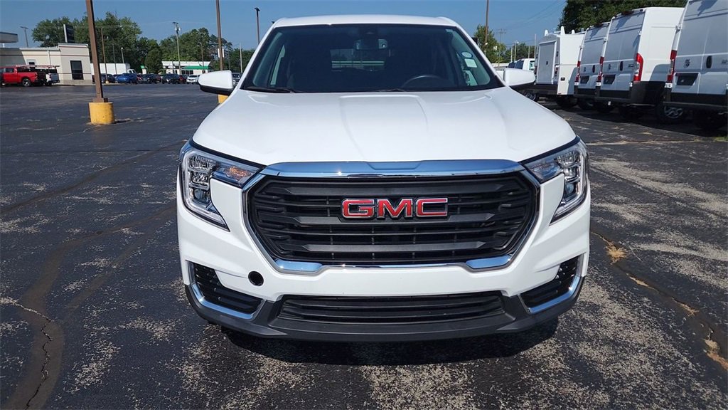 2024 Gmc Terrain SLE photo 3