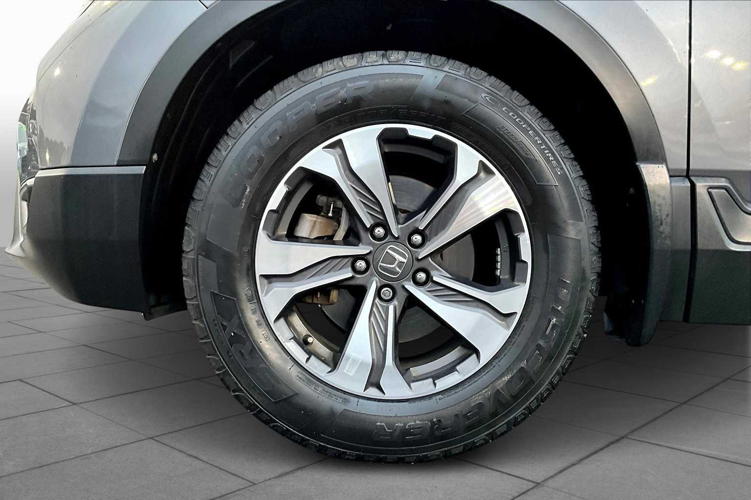 2017 Honda CR-V LX photo 9