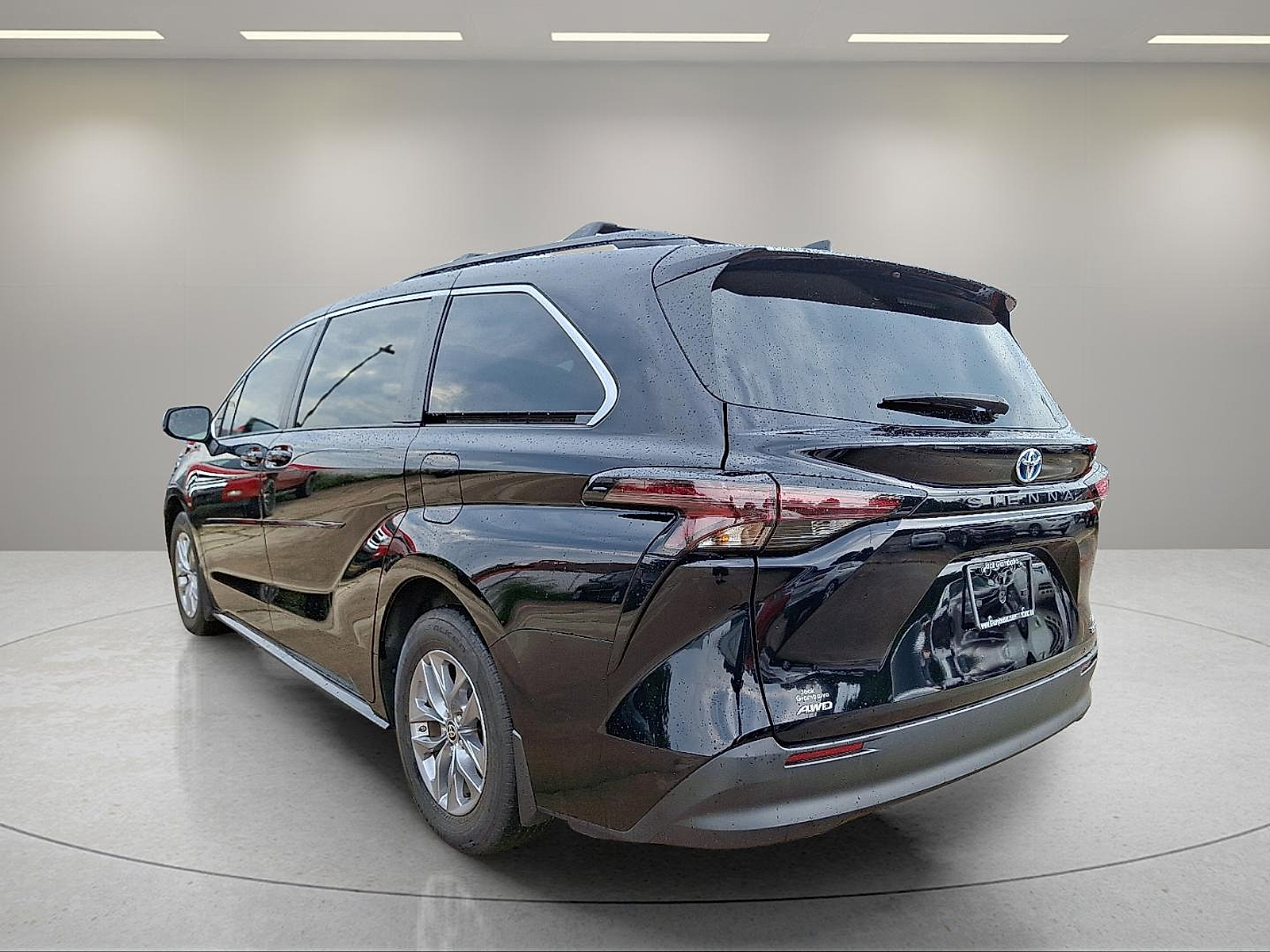 2024 Toyota Sienna LE photo 7