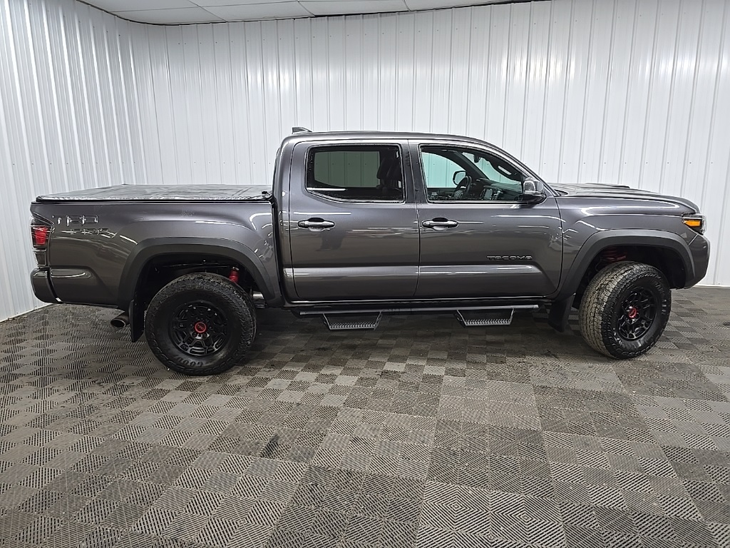 2022 Toyota Tacoma TRD Pro V6 photo 2