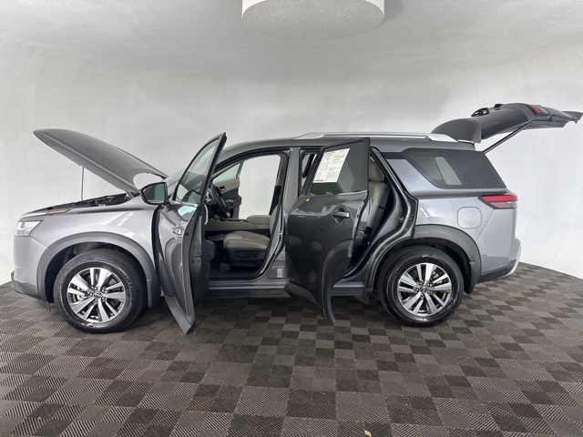 2022 Nissan Pathfinder SL photo 13