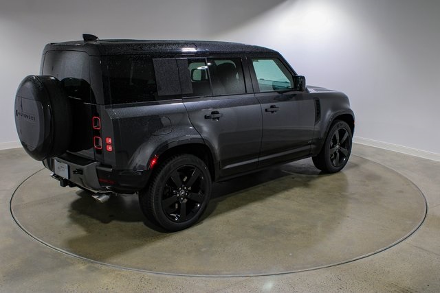 2025 Land Rover Defender 110 V8 photo 5