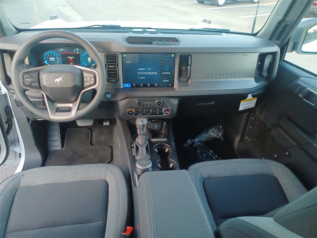 2025 Ford Bronco Base photo 19