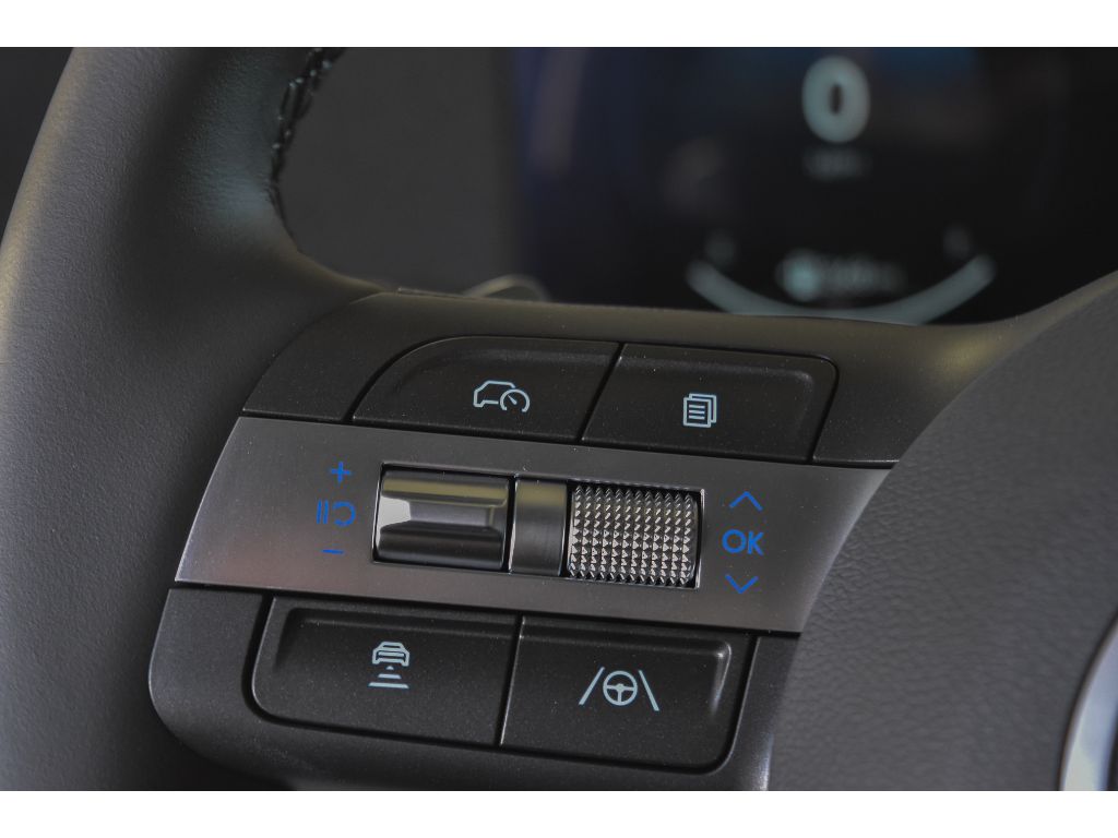 2025 Hyundai Kona SEL photo 3