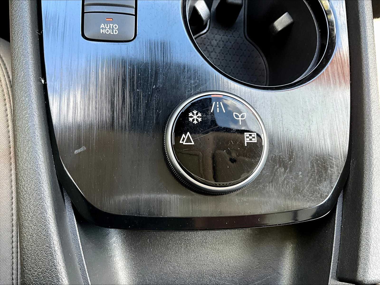 2025 Nissan Rogue SV photo 22