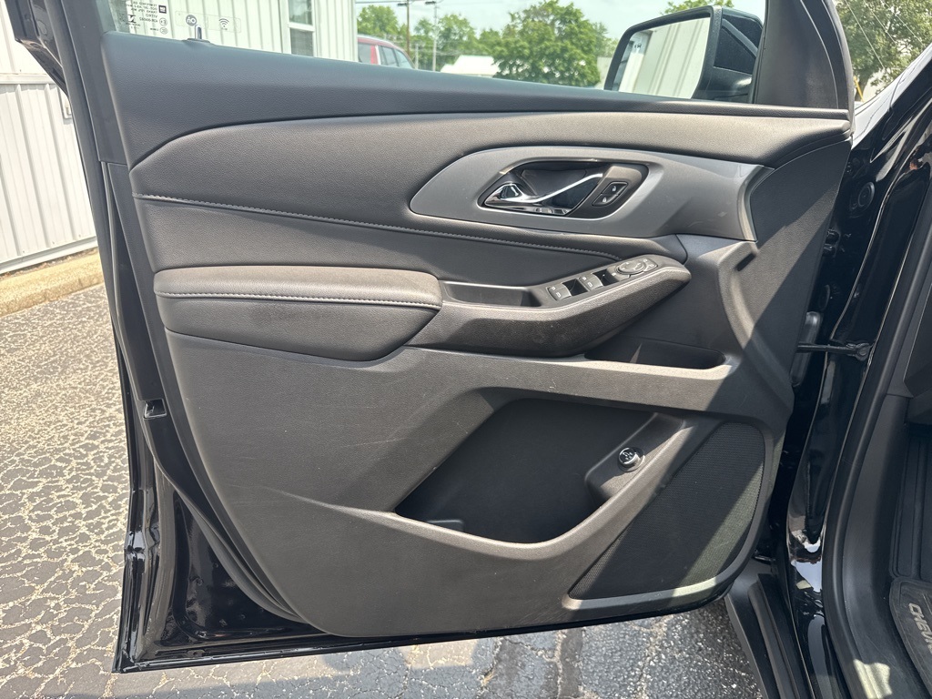 2022 Chevrolet Traverse Cloth photo 13