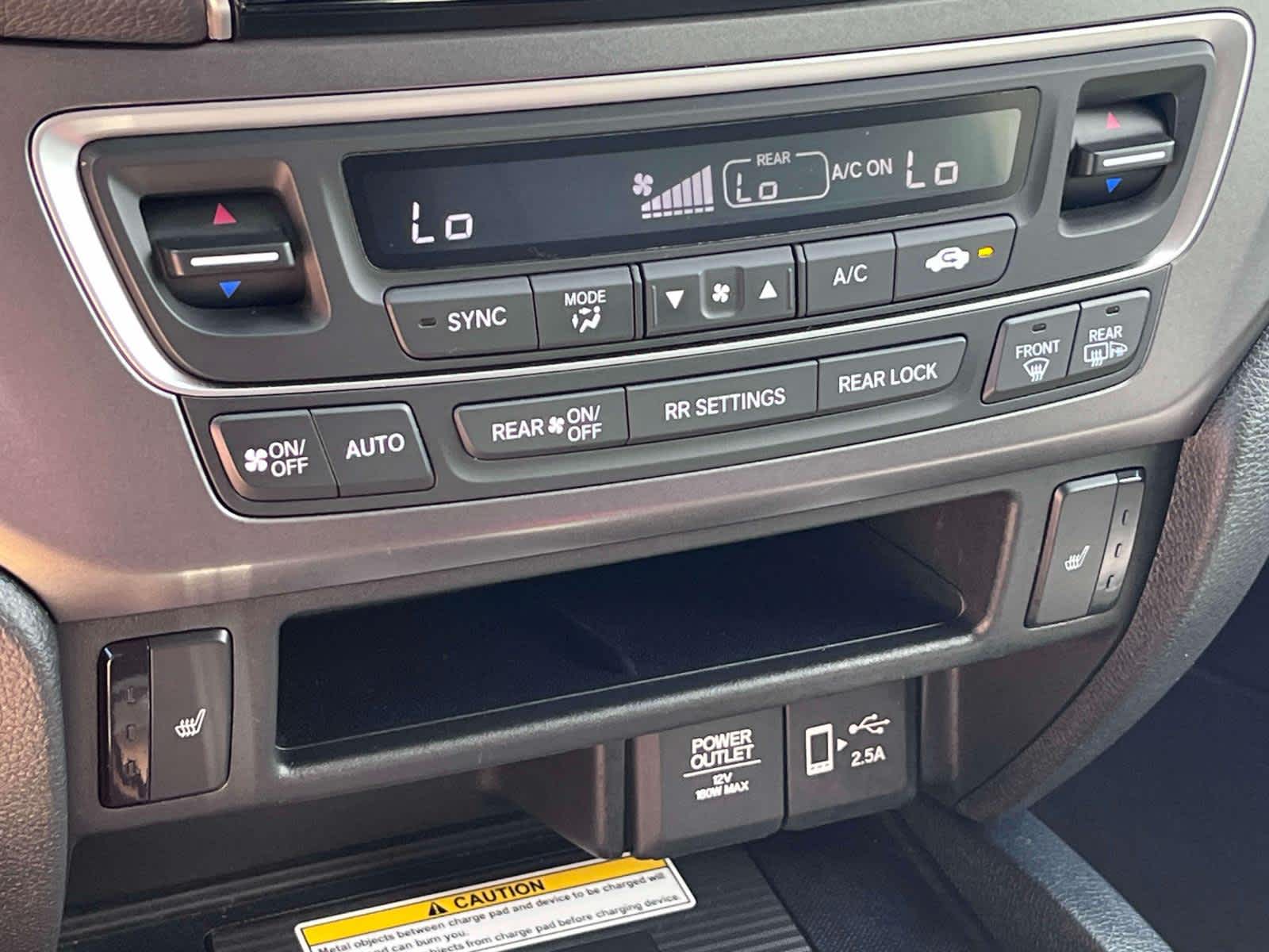 2022 Honda Pilot SE photo 22