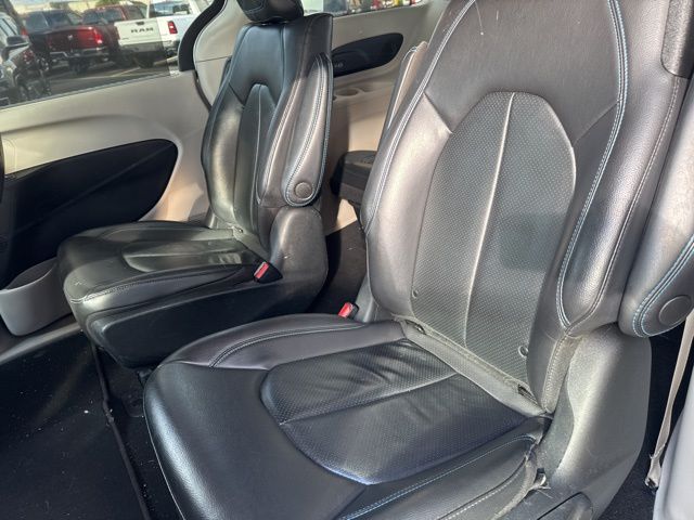 2021 Chrysler Pacifica Hybrid Touring L photo 10