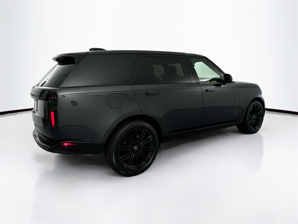 2025 Land Rover Range Rover SE photo 2