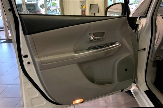 2017 Toyota Prius V Two photo 20