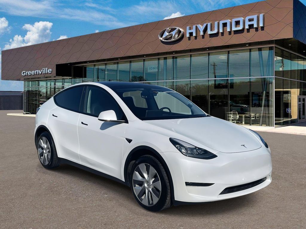 2023 Tesla Model Y Long Range's photo