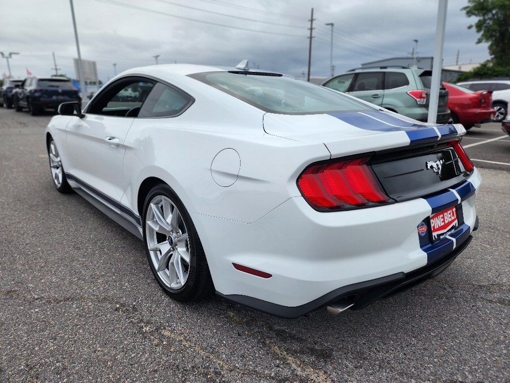 2022 Ford Mustang EcoBoost photo 15