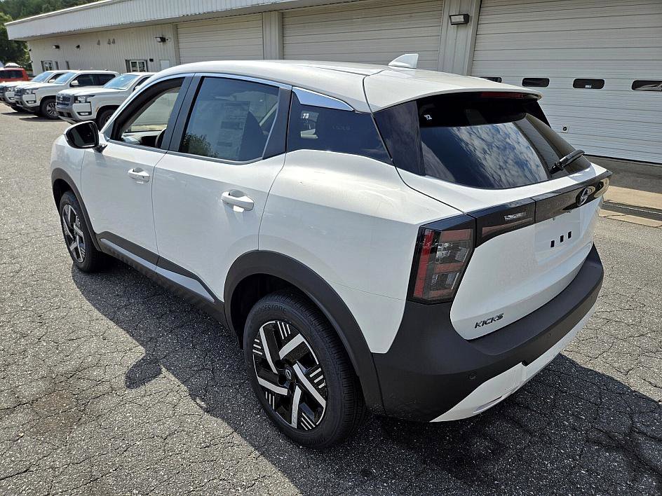 2025 Nissan Kicks SV photo 7