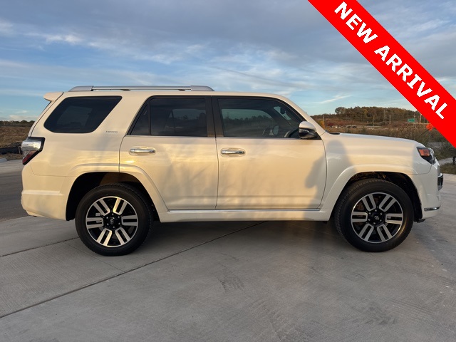 2015 Toyota 4Runner Limited photo 2