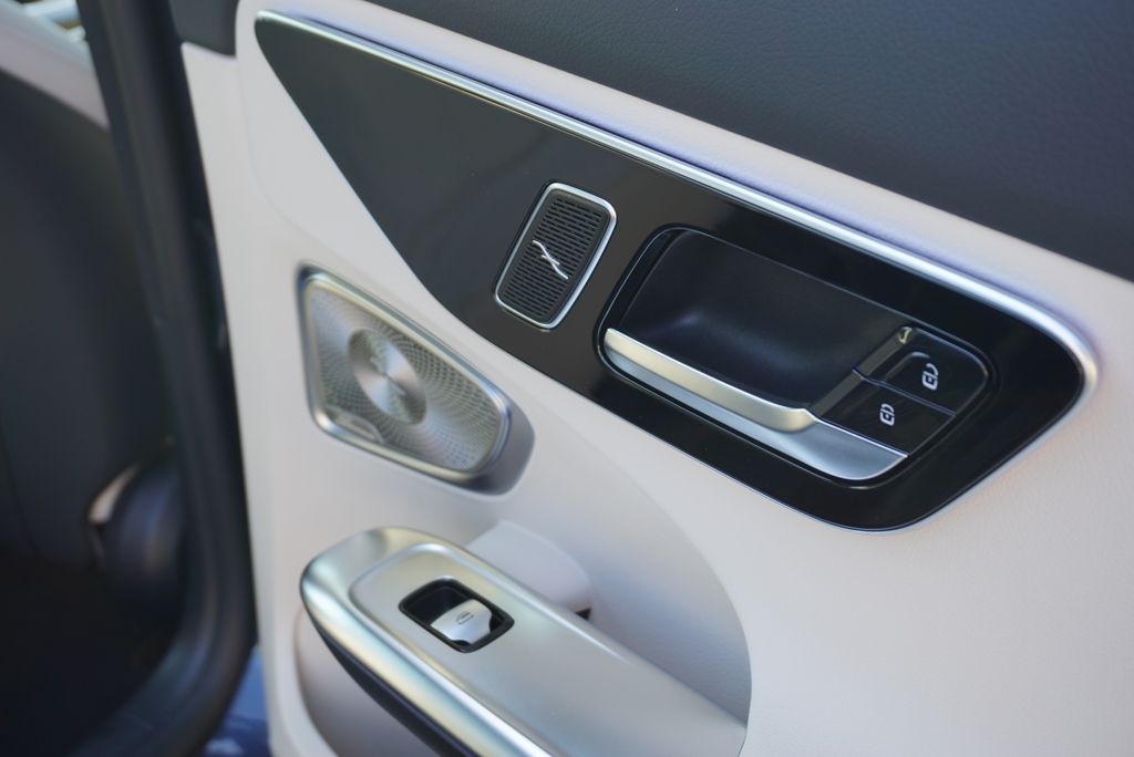 2025 Mercedes Benz C 300 photo 51