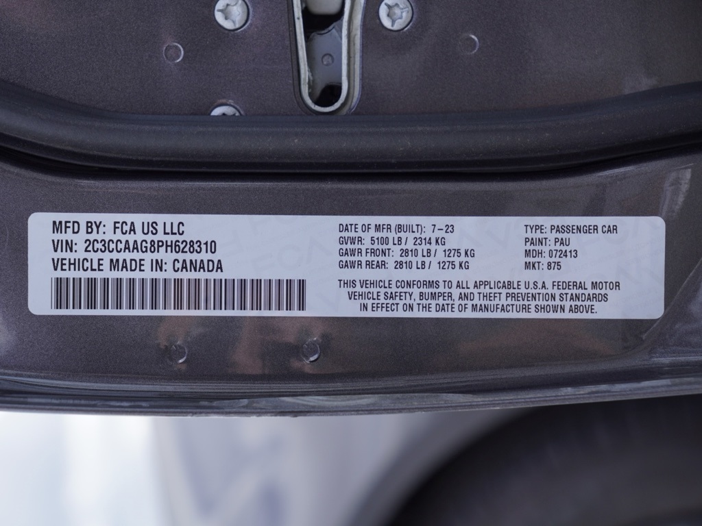 2023 Chrysler 300 Touring photo 4