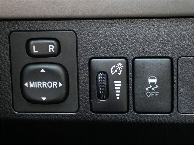 2014 Toyota RAV4 LE photo 23