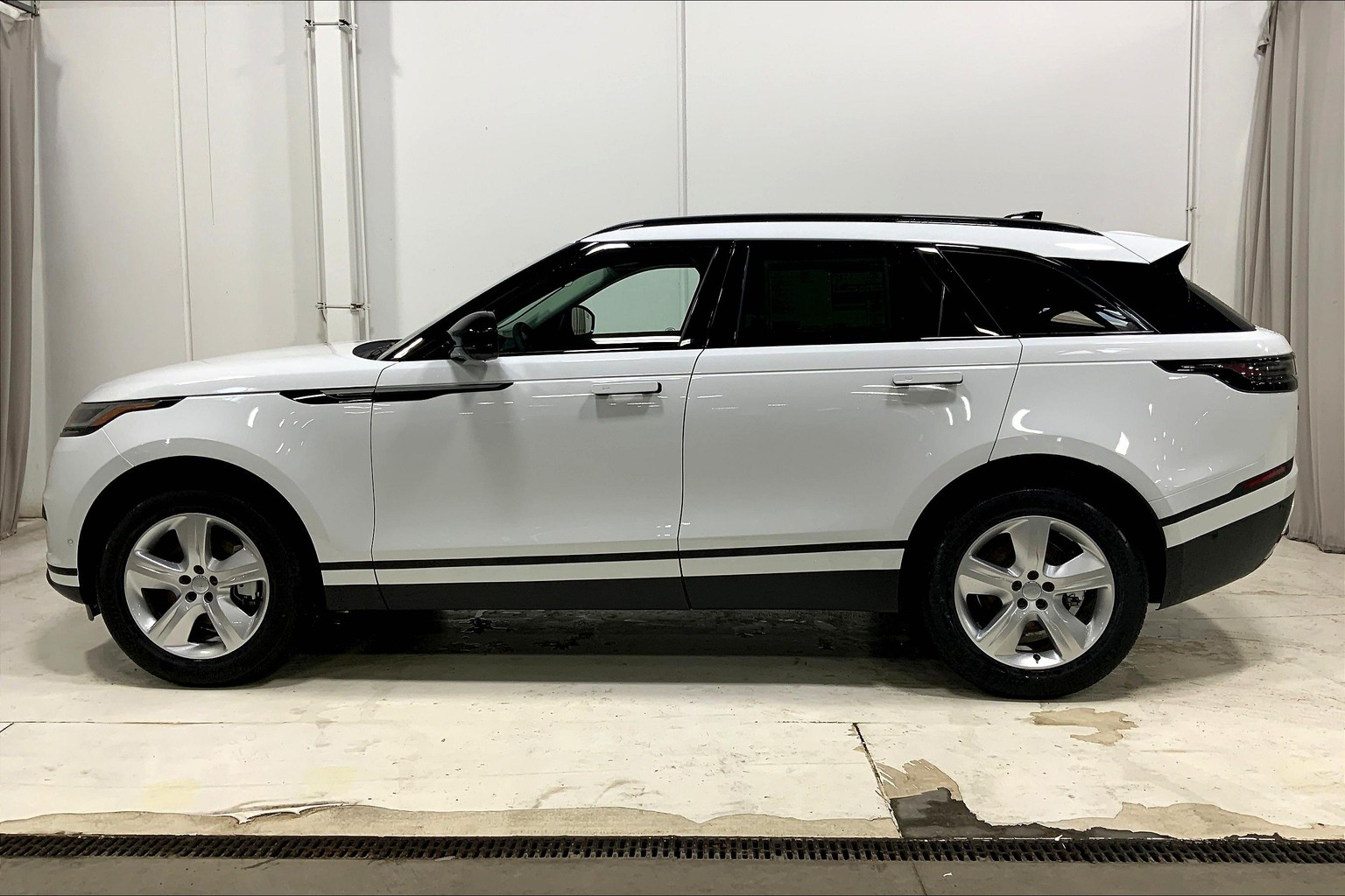 New 2024 Land Rover Range Rover Velar S 4 Door in Des Moines N24V011