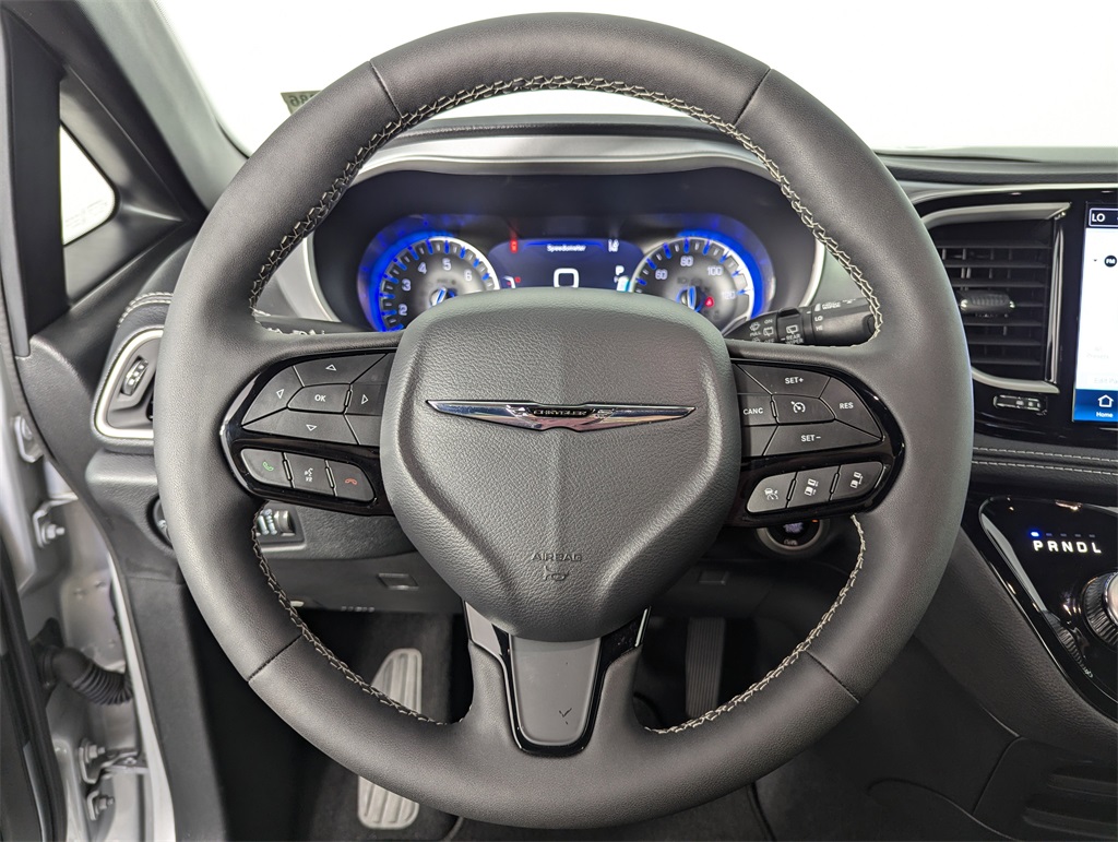 2024 Chrysler Pacifica Touring L photo 21