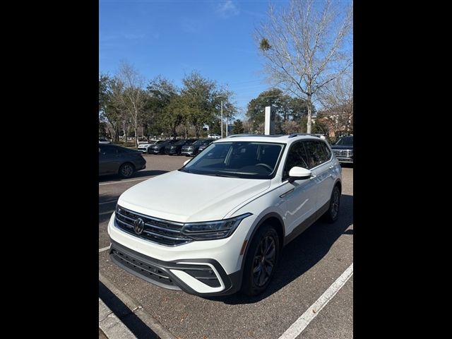 2024 Volkswagen Tiguan SE's photo
