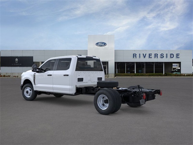 2025 Ford F-350 XL photo 2