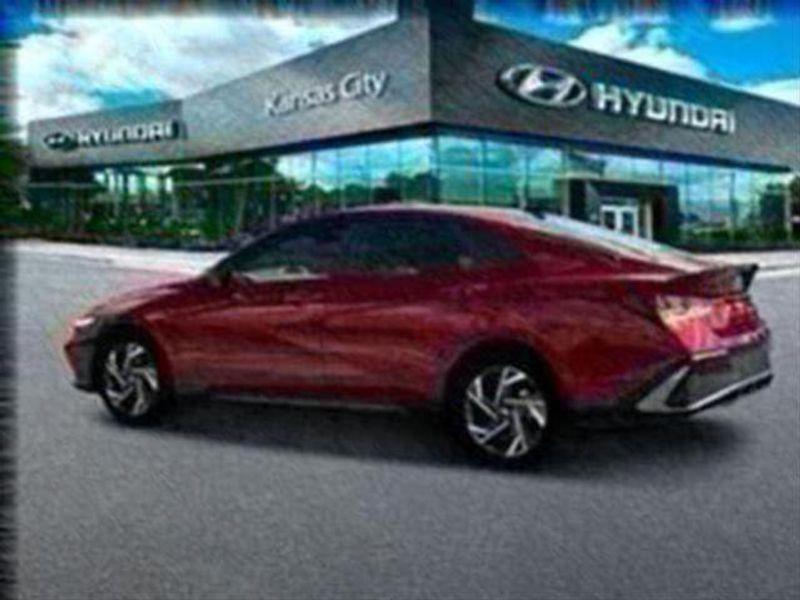 2025 Hyundai Elantra SEL Sport photo 4