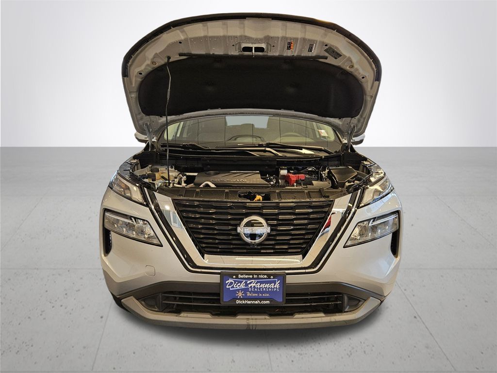 2022 Nissan Rogue SV photo 4