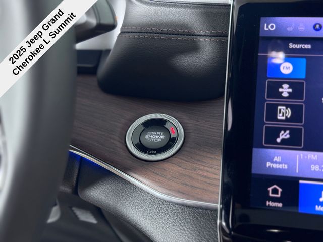 2025 Jeep Cherokee L Summit photo 27