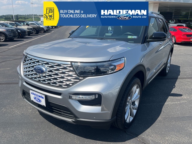 2022 Ford Explorer Platinum's photo