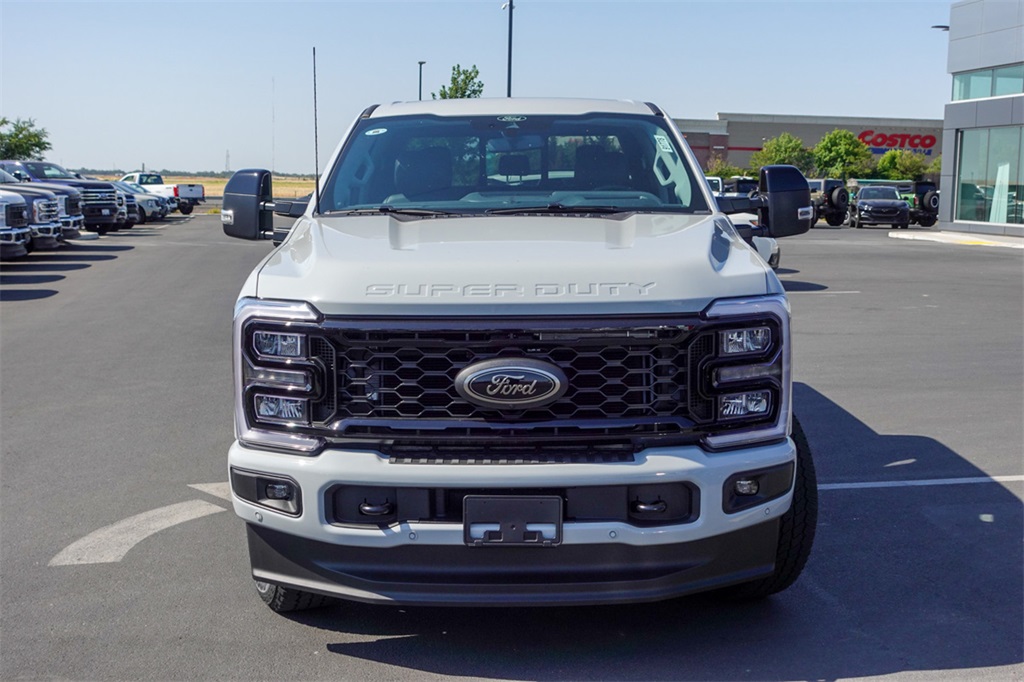 2025 Ford F-250 Lariat photo 4