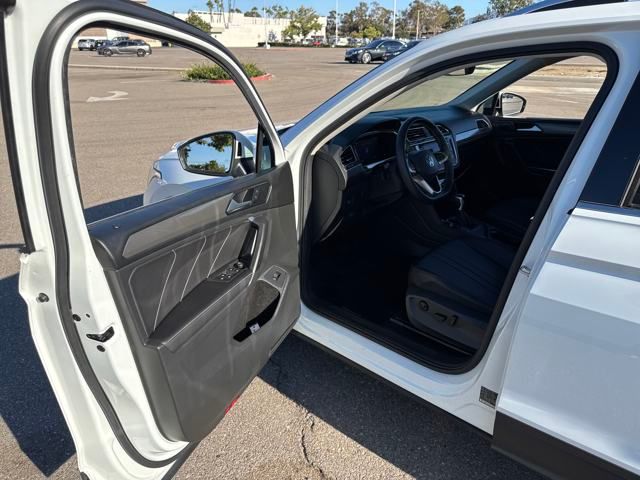 2022 Volkswagen Tiguan SE photo 27