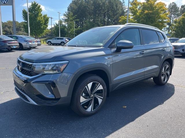 2024 Volkswagen Taos SE's photo