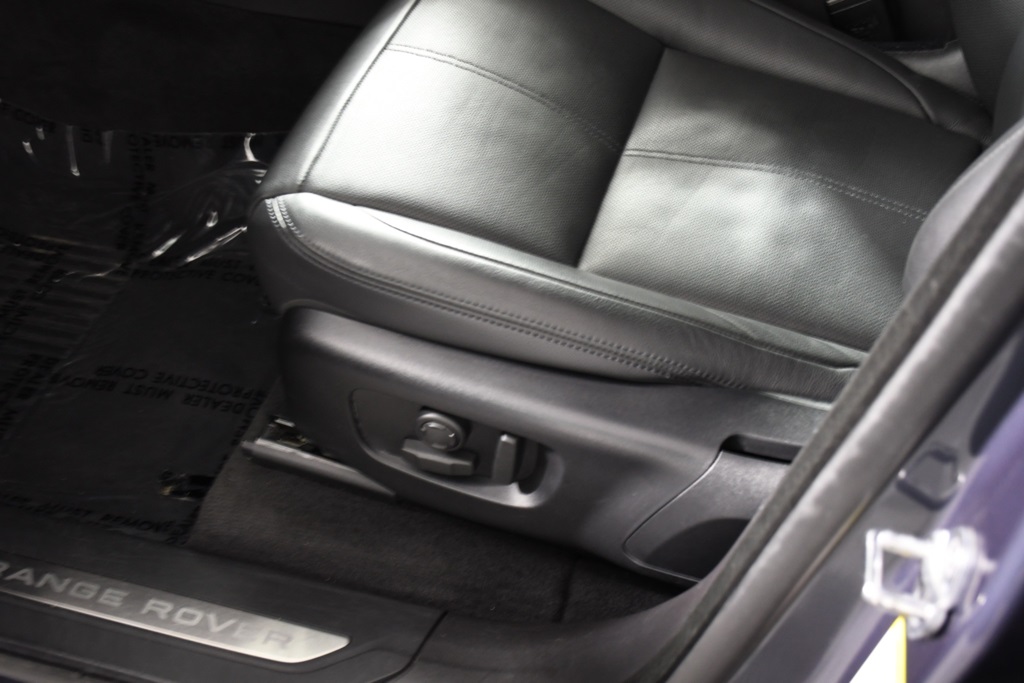2025 Land Rover Range Rover Velar SE photo 14