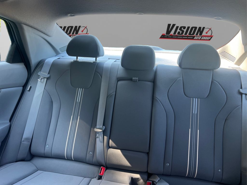 2025 Hyundai Elantra SEL Convenience photo 13