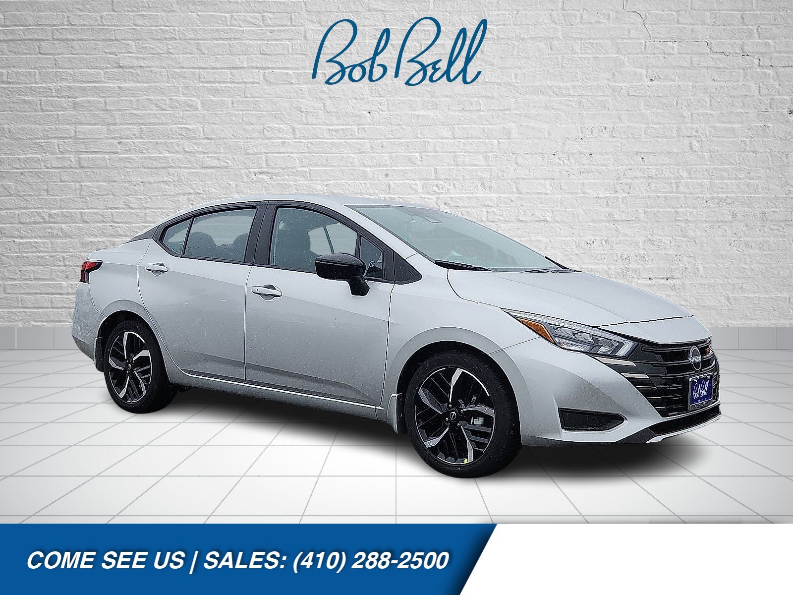 2025 Nissan Versa SR's photo