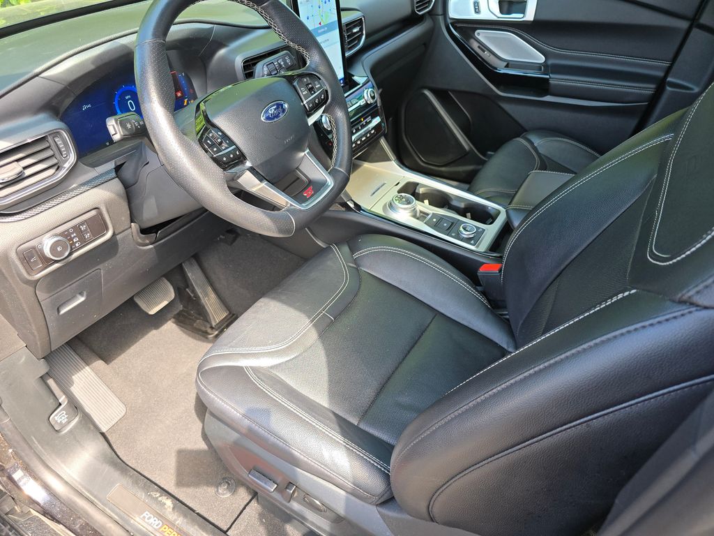 2023 Ford Explorer ST photo 15