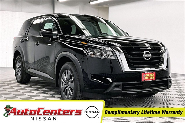 2025 Nissan Pathfinder S's photo