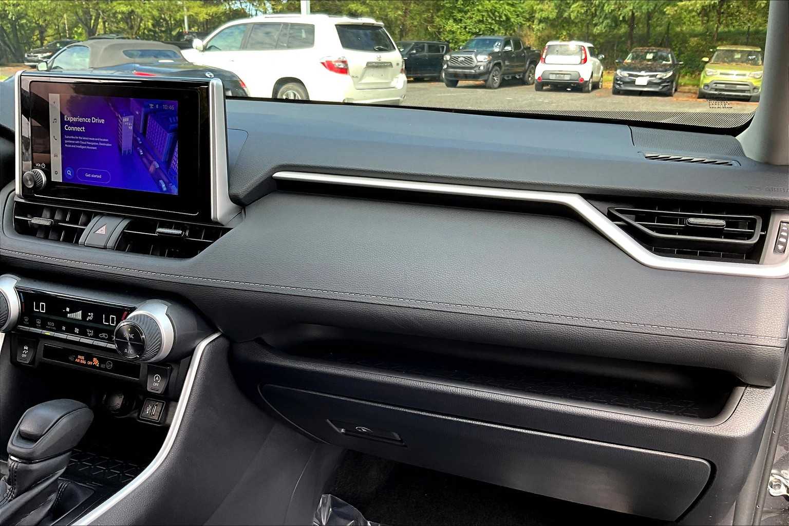 2025 Toyota RAV4 XLE photo 17