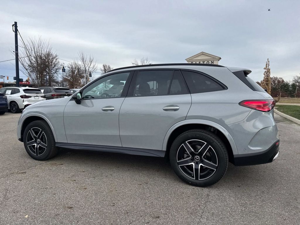 2026 Mercedes Benz GLC 300 4MATIC photo 3
