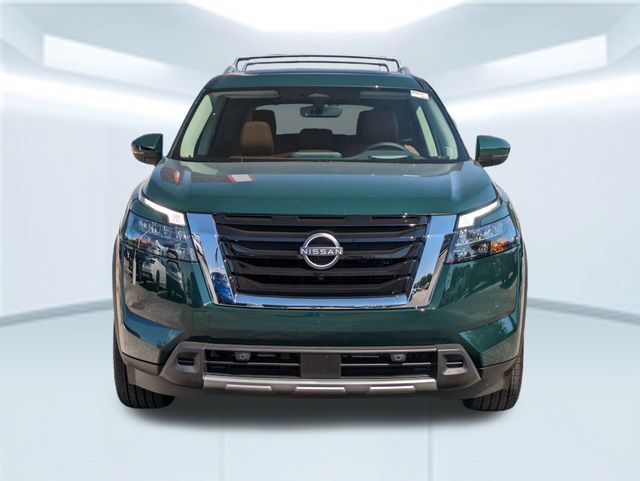 2025 Nissan Pathfinder Platinum photo 8