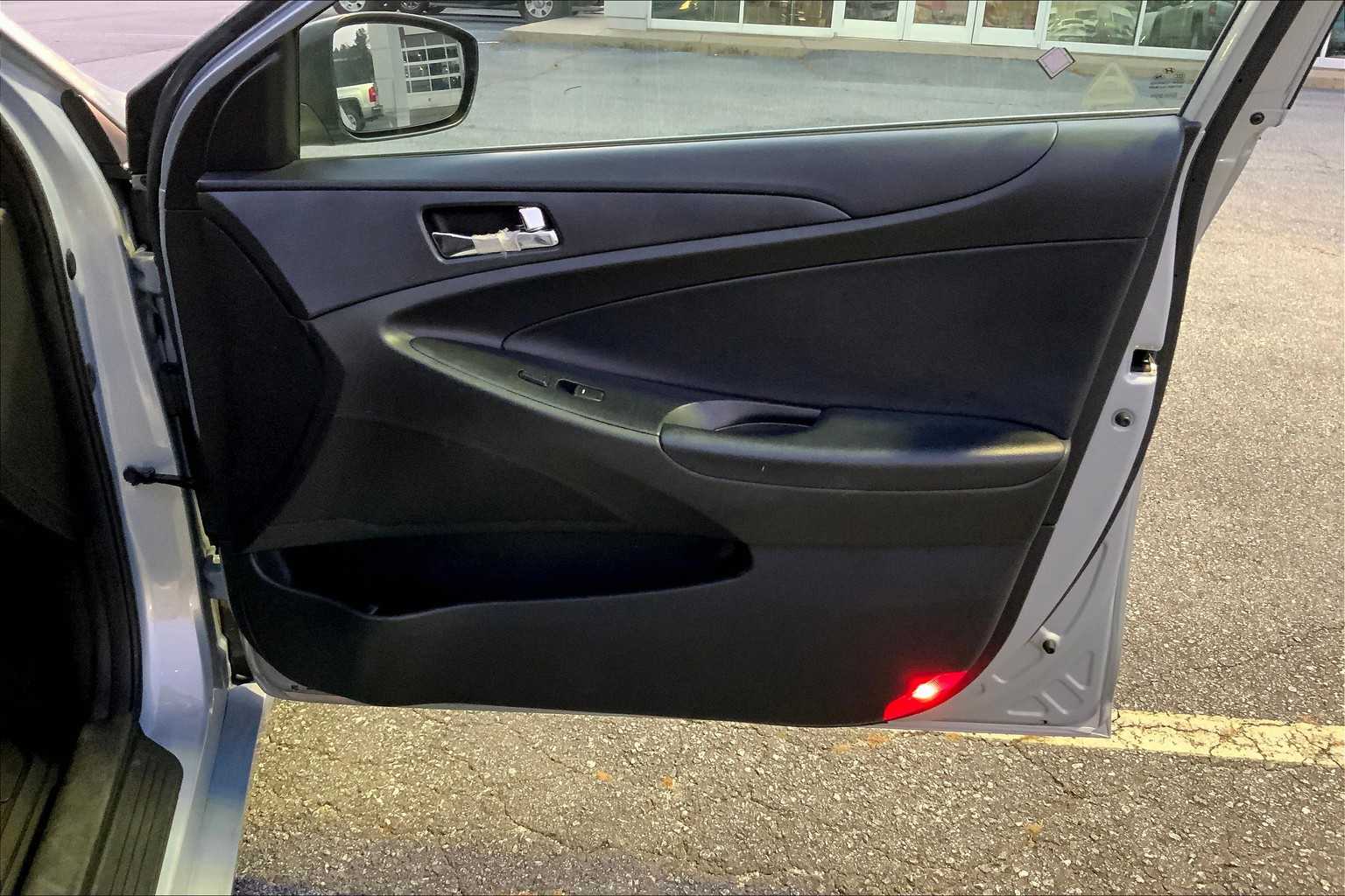 2012 Hyundai Sonata SE photo 21