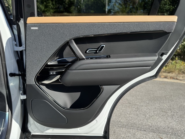 2025 Land Rover Range Rover Sport SE photo 16