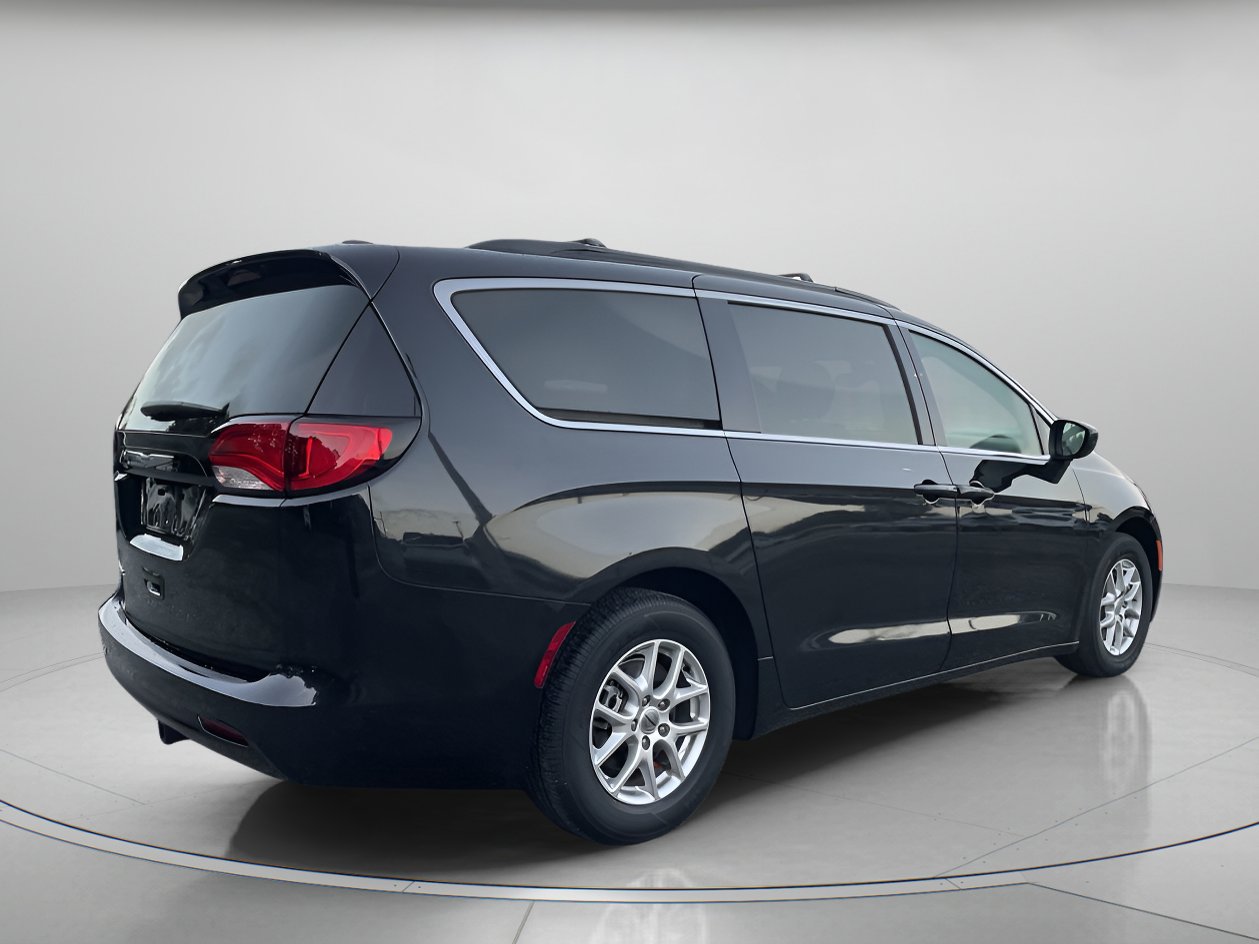 2024 Chrysler Voyager LX photo 2