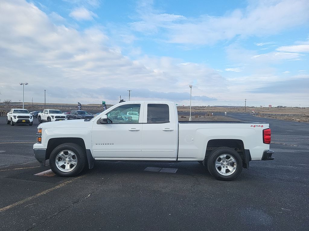 2015 Chevrolet Silverado 1500 LT photo 2