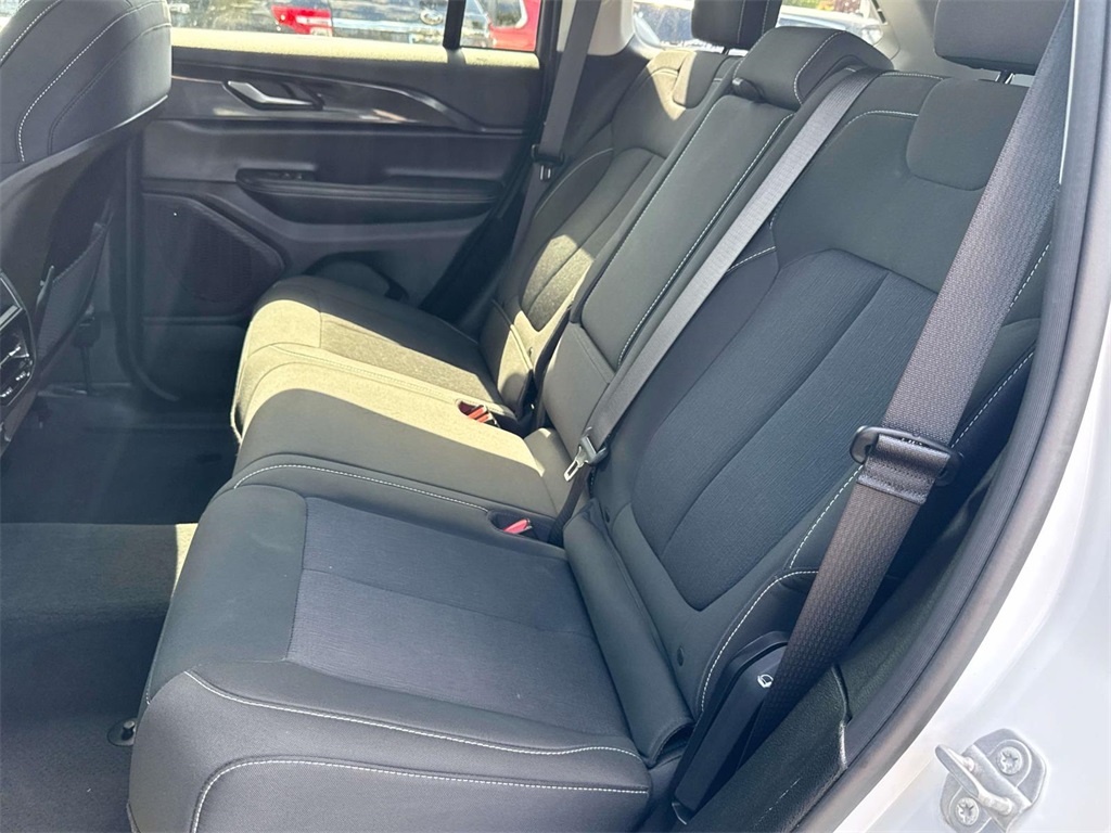 2023 Jeep Grand Cherokee Laredo photo 25